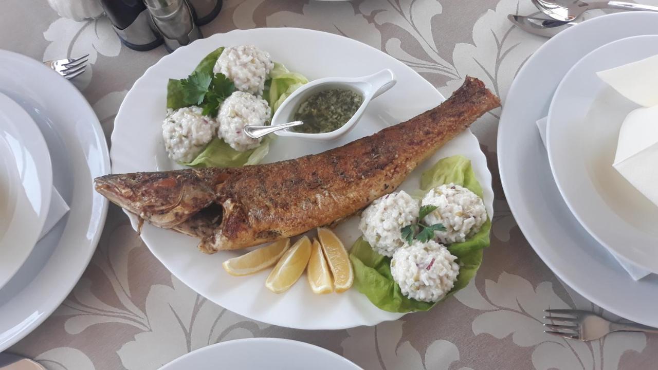 Prenociste I Restoran Ihthis Bajina Basta Kültér fotó